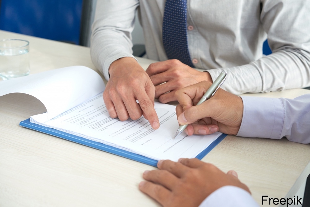 Segundo a recomendação, os municípios não deverão exigir que atestados de qualificação técnica sejam acompanhados de cópias das respectivas notas fiscais ou dos contratos. (Foto: Freepik)