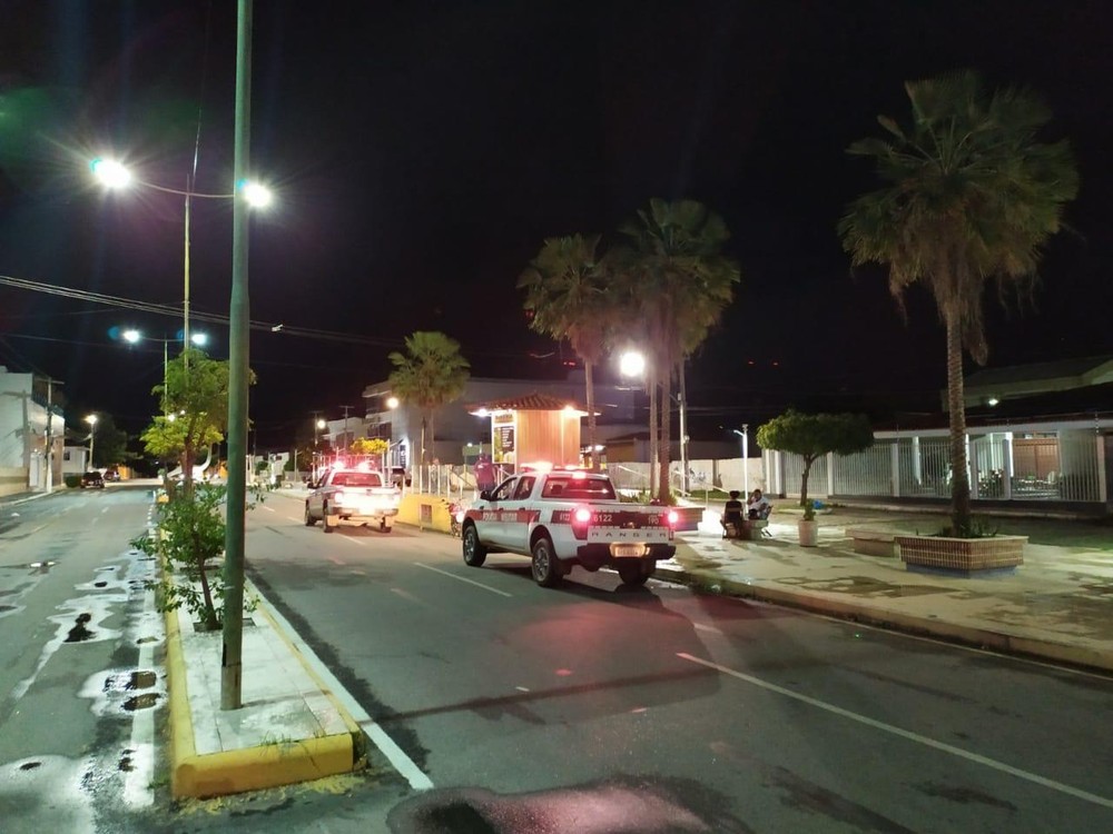 Homens estavam com a churrascaria e lanchonete abertas com uma grande quantidade de pessoas, em Sousa, no Sertão da Paraíba. — Foto: Polícia Militar/Divulgação.