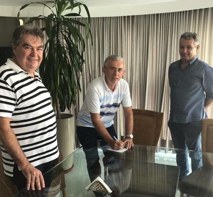Exclusivo: Ex-prefeito de São Francisco, Zé Rofrants revela que desconfiança e magoas levaram para o rompimento com o Grupo Oliveira 