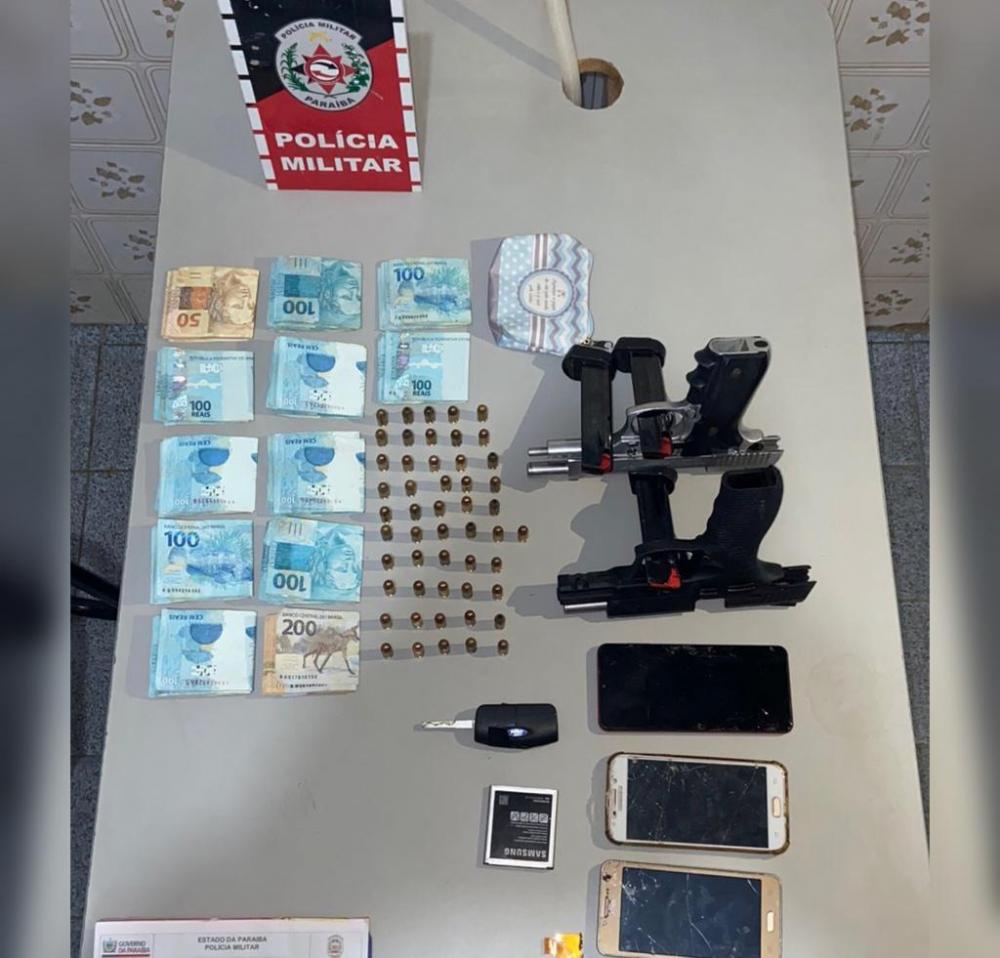 Posteriormente a dupla foi conduzida à delegacia de Polícia Civil com o material apreendido, e serem adotados os procedimentos necessários pela autoridade policial judiciária (Foto: Reprodução)