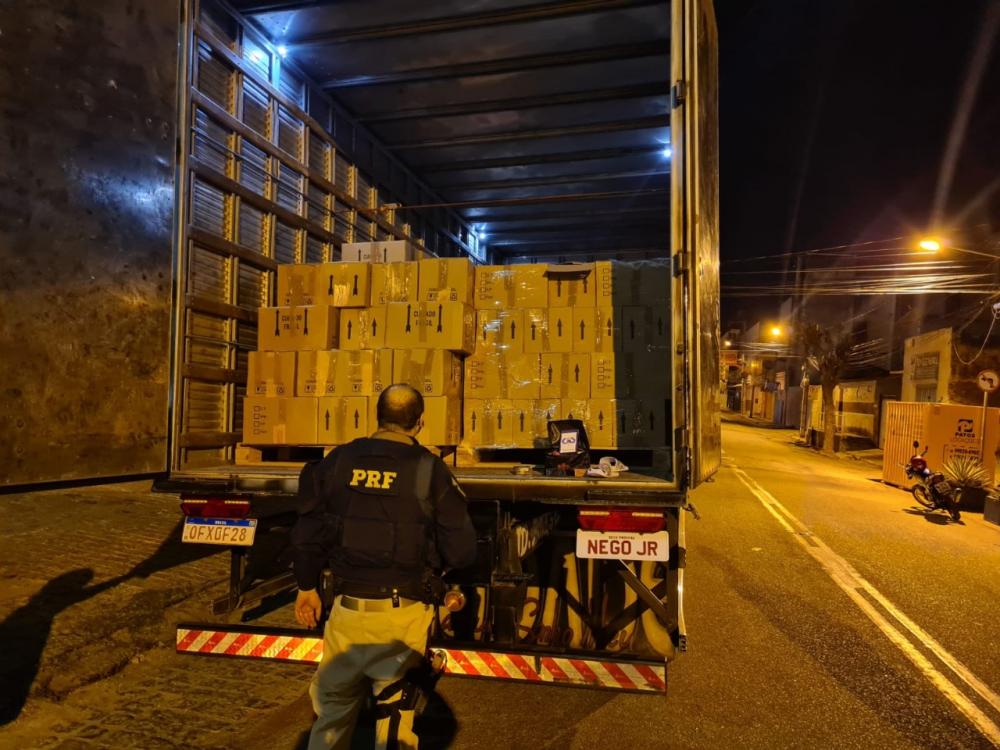 O condutor deverá responder pelo ilícito criminal de transporte de mercadoria nacional sem nota fiscal (Foto: Divulgação PRF)