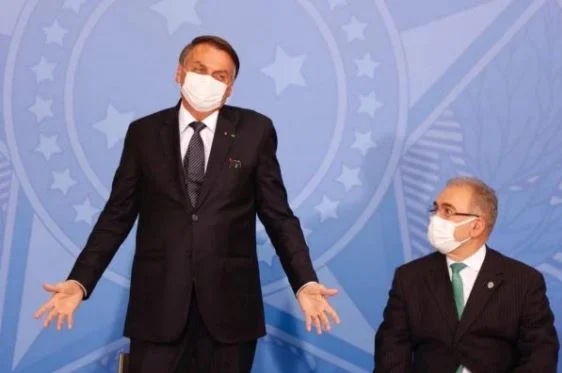Presidente da República, Jair Bolsonaro, e o Ministro da Saúde, Marcelo Queiroga (Foto: Metrópoles)