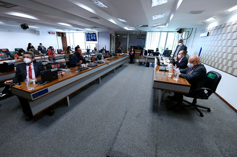 Plenário da Comissão de Educação presidida pelo senador Marcelo Castro (2º à dir.) - Edilson Rodrigues/Agência Senado