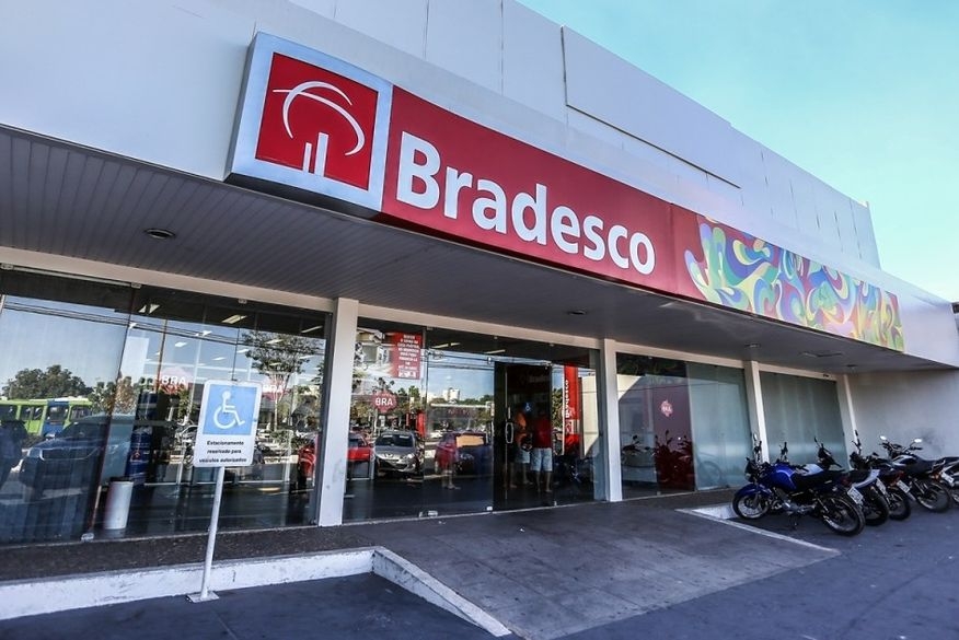 Banco é condenado a indenizar cliente vítima de ação de golpistas na agência