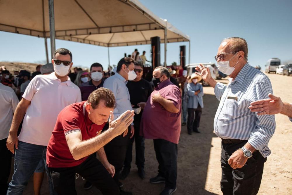 Marcondes Gadelha esteve presente nas dependências do Eixo Norte, em São José de Piranhas. (Foto: Divulgação/Redes Sociais).