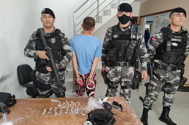 Diante do flagrante, o suspeito que tem 29 anos recebeu voz de prisão e foi encaminhado à delegacia de Polícia Civil para serem adotados os procedimentos cabíveis (Foto: Reprodução)