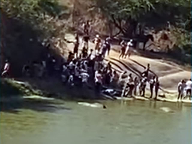 Após serem realizados os procedimentos necessários no local, o corpo foi encaminhado ao NUMOL de Patos para ser feita a necropsia (Foto: Reprodução)