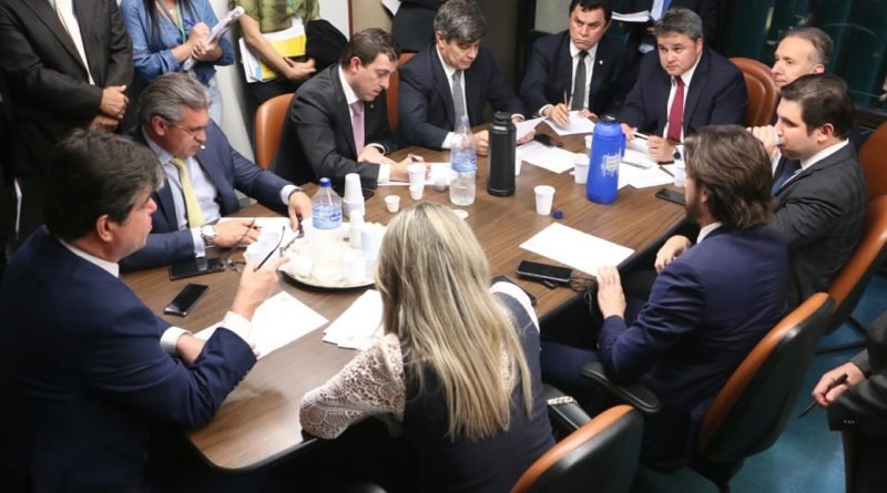 Parlamentares e gestores paraibanos se reúnem para traçar metas de investimentos em 2022 (Foto: Divulgação/Redes Sociais)