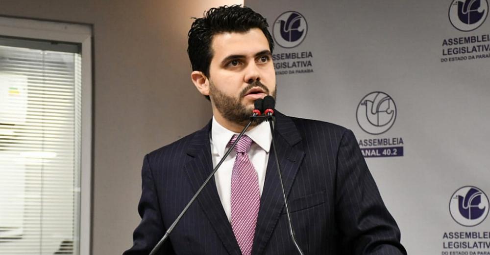 O parlamentar disse uma coisa no Instagram, mas pediu outra na Assembleia Legislativa (Foto: Assembleia Legislativa da Paraíba)