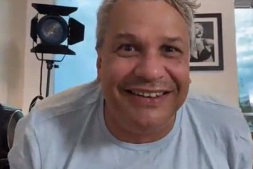 Em entrevista ao vivo, o apresentador disse que fez um teste rápido para covid-19, mas deu negativo. (Foto: Reprodução).