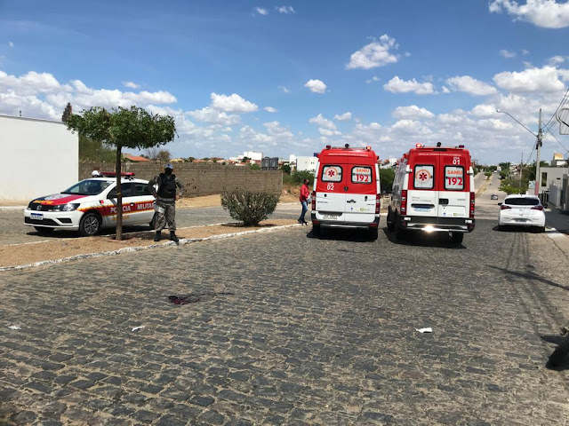 Uma guarnição da 5ª Companhia de Policiamento de Trânsito foi acionada e esteve no local adotando os procedimentos cabíveis (Foto: Reprodução Blog do Angelo Lima)