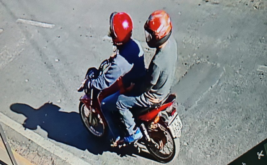 No crime praticado foi subtraído um valor em dinheiro não revelado e em seguida foragiram sentido ao centro da cidade (Foto: Reprodução)