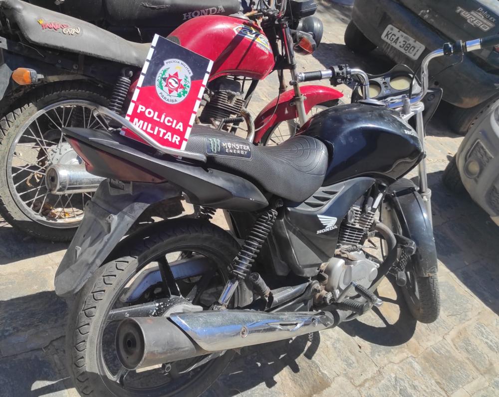 A motocicleta foi rebocada à delegacia de Polícia Civil e após serem realizados os procedimentos cabíveis foi devolvida ao proprietário legítimo (Foto: Reprodução)