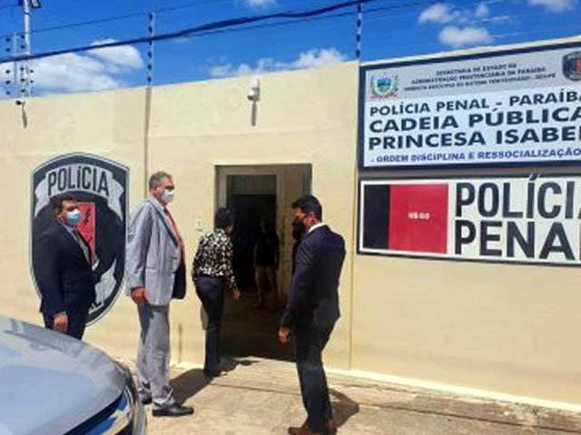 Em Princesa Isabel, os membros da CGJ também estiveram no Fórum Antônio Nominando Diniz, onde foram recebidos pela juíza titular Maria Eduarda Borges Araújo (Foto: Reprodução)