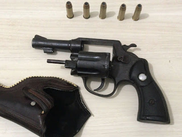 Diante do flagrante, o indivíduo recebeu voz de prisão e foi conduzido à Central de Polícia Civil para serem adotados os procedimentos cabíveis (Foto: Divulgação PMPB)