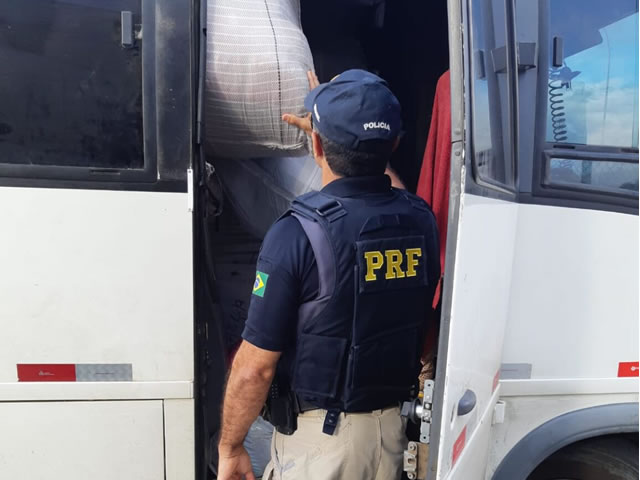 De acordo com a Polícia Rodoviária Federal, o flagrante configura crime tributário e fiscal (Foto: Reprodução)