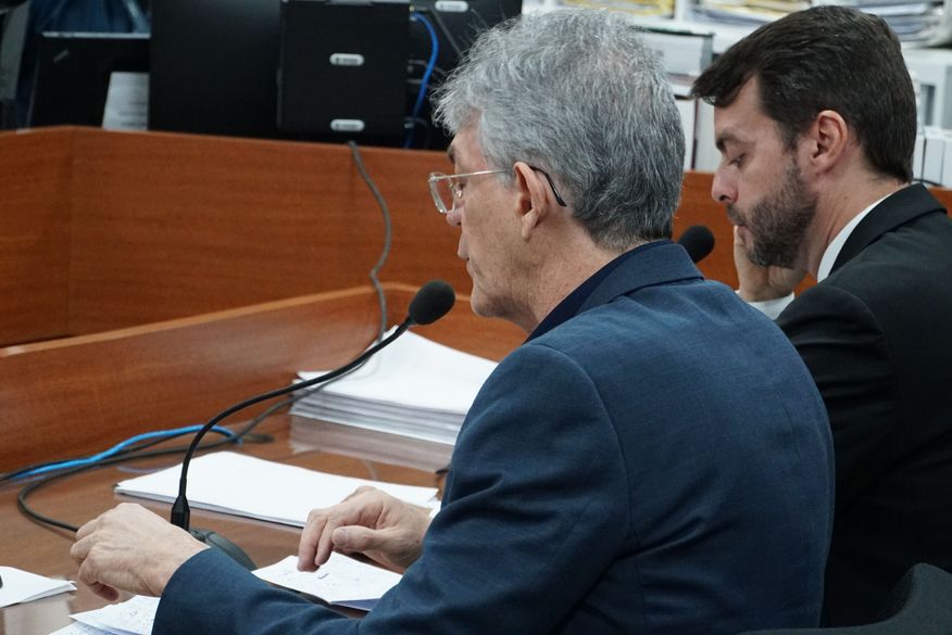 Ex-governador está impedido de viajar e deve se recolher em casa até às 20h (Foto: Walla Santos/ClickPB).