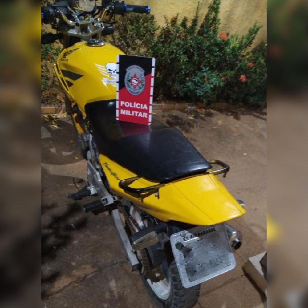 O condutor foi preso e apresentado na delegacia de Polícia Civil juntamente com a motocicleta apreendida para serem adotadas as medidas que necessita o caso (Foto: Divulgação PMPB)