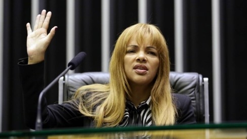 Flordelis discursa no plenário da Câmara dos Deputados (Foto: MJS)
