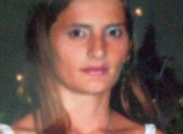 Quem souber a localização dessa mulher ou um lugar por onde ela tenha passado, que entre em contato com a Polícia Militar através do 190 (Foto: Reprodução Arquivo Familiar)