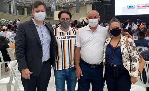 Athaíde Diniz em encontro com mais de cem prefeitos da Paraíba, em João Pessoa (Foto: Divulgação/Redes Sociais)