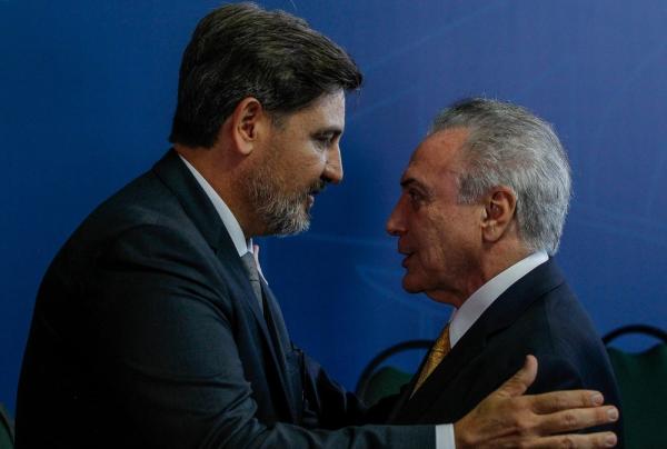 O diretor-geral da PF, Fernando Segovia, e o presidente Michel Temer durante evento em novembro de 2017 (Foto: Marcos Corrêa/PR)