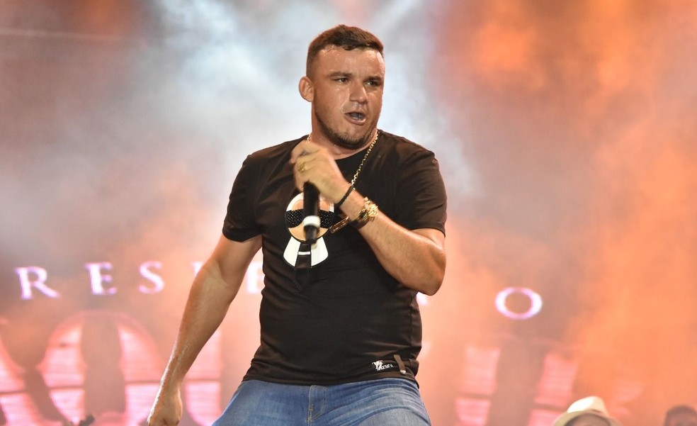 Cantor Júnior Viana fará show no Natal em São José da Lagoa Tapada. (Foto: Reprodução).