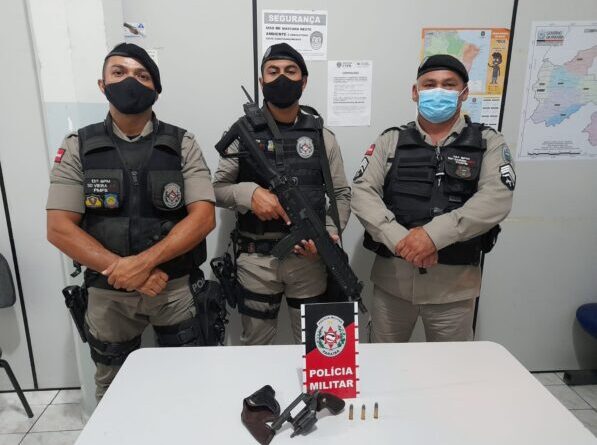 O homem foi conduzido juntamente com a arma apreendida à Delegacia de Polícia Civil local, para serem adotadas as medidas que requer o caso (Foto: Reprodução)