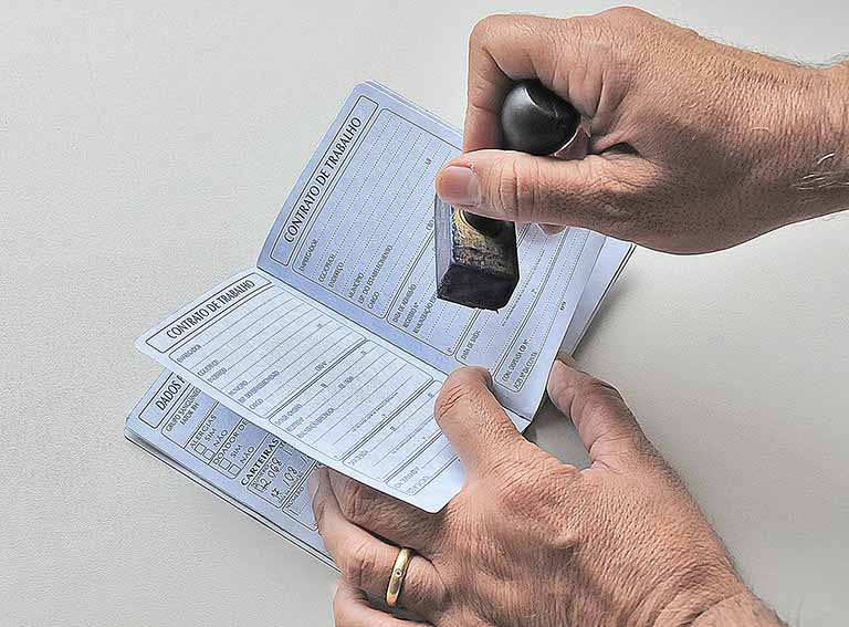 Os números informados consideram apenas os trabalhadores com carteira assinada. (Foto: Reprodução).