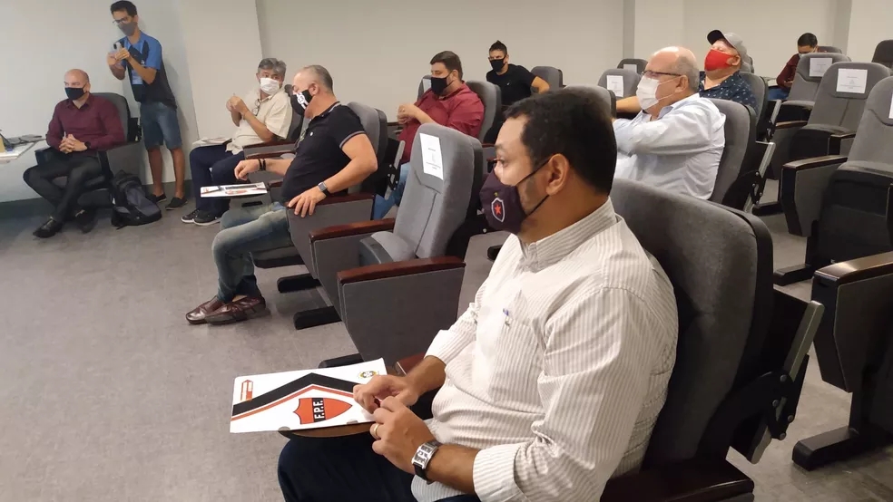Representantes dos 10 clubes participantes da 1ª divisão de 2022 definirão moldes da competição nesta segunda-feira — Foto: Expedito Madruga / ge