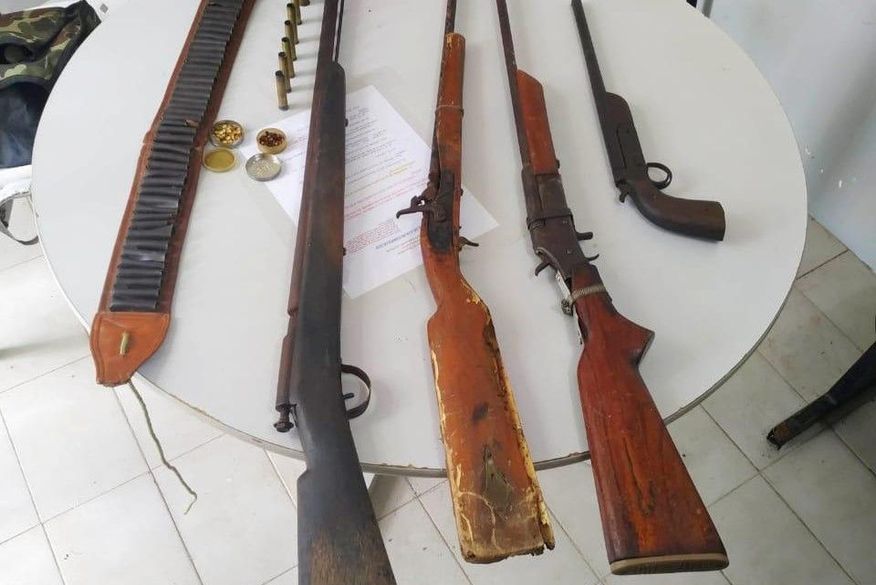 Seis armas foram apreendidas em Sousa (Foto: Reprodução PM).