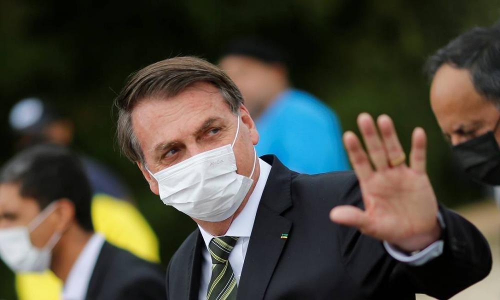 Os laudos foram registrados com nomes falsos, por questão de segurança. O CPF e a data de nascimento nos papéis são, de fato, de Bolsonaro. (Foto: Reprodução).
