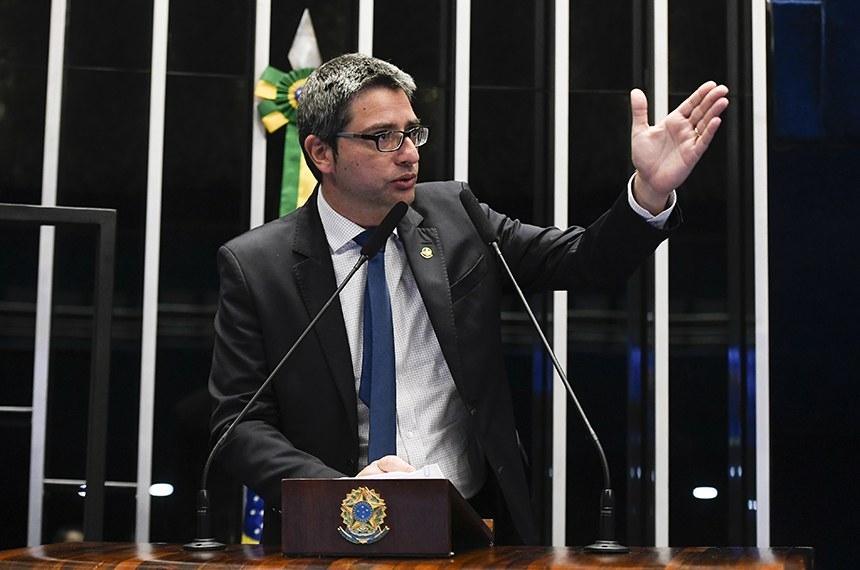 O senador Carlos Portinho (PL-RJ) foi o relator da matéria, que vai à sanção (Foto: Jefferson Rudy/Agência Senado)