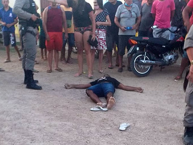Guarnições da Polícia Militar estiveram no local do ocorrido, e adotaram os procedimentos que necessita a ocorrência. Mais informações a qualquer momento (Foto: Reprodução Redes Sociais)