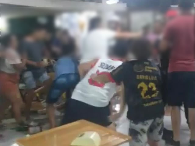 Vídeos: Confusão generalizada é registrada em bar e petiscaria no centro de Sousa