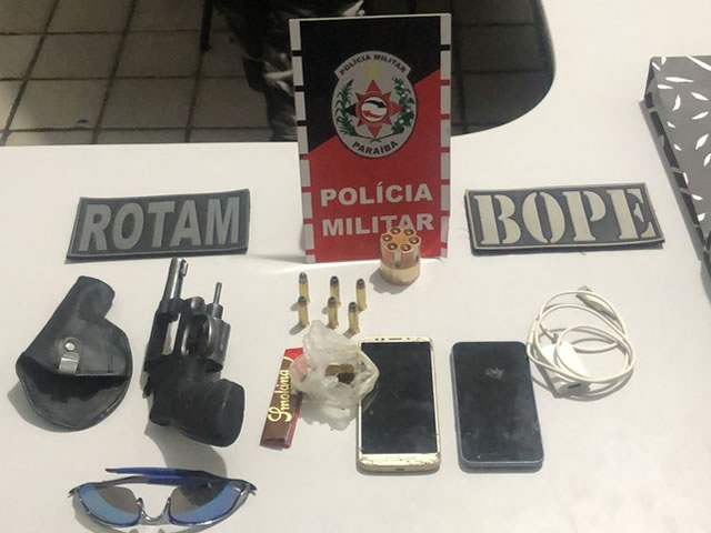 Diante do flagrante, os suspeitos foram detidos e conduzidos à delegacia de Polícia Civil, para serem realizados os procedimentos que determina a Lei (Foto: Divulgação PMPB)