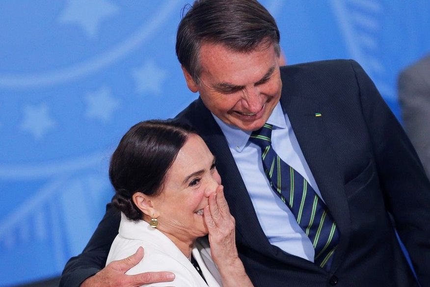 O presidente Jair Bolsonaro e a ex-atriz Regina Duarte — (Foto: Adriano Machado/Reuters)