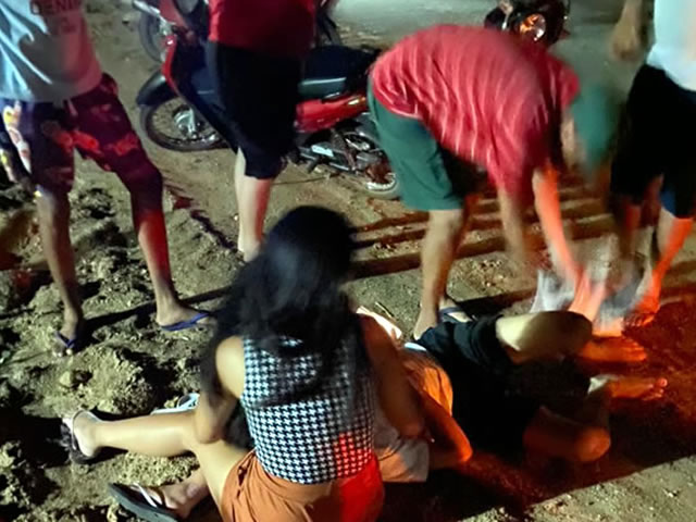 Uma unidade de resgate do SAMU foi acionada para prestar socorro ao paciente e em seguida fez o encaminhamento ao hospital local (Foto: Reprodução)
