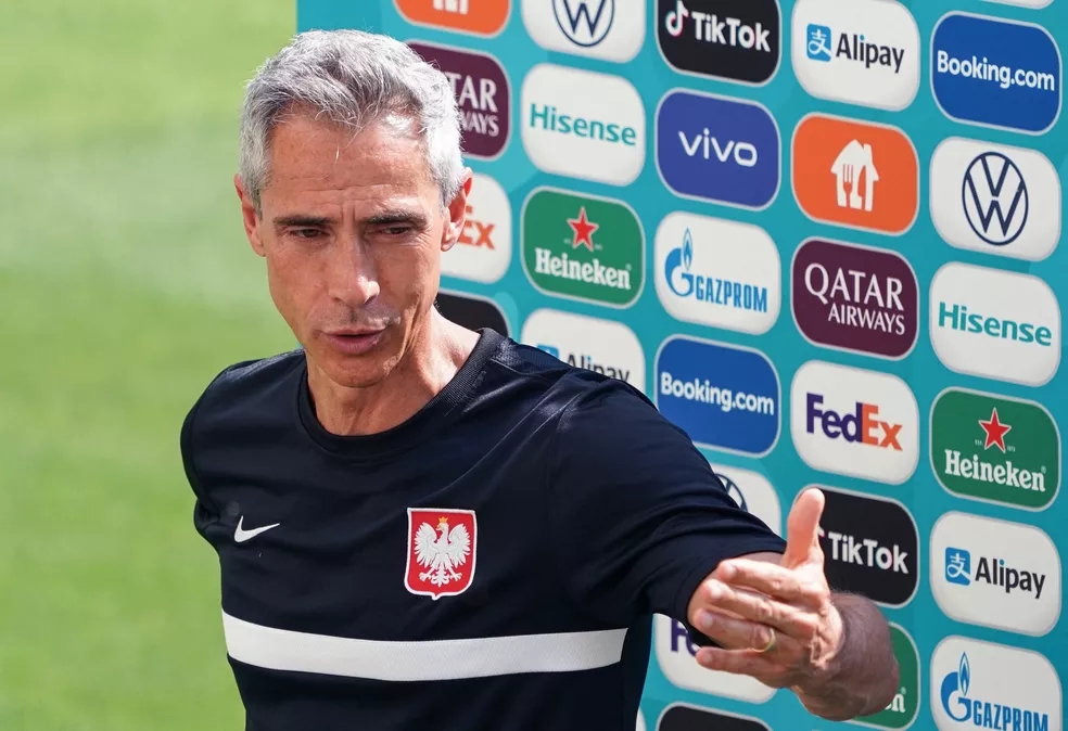 Paulo Sousa, técnico da seleção da Polônia — Foto: JANEK SKARZYNSKI / AFP
