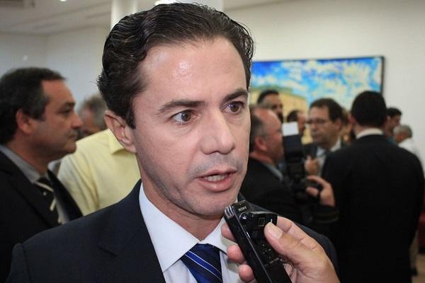 Veneziano deve anunciar rompimento com Azevêdo. (Foto: Reprodução).