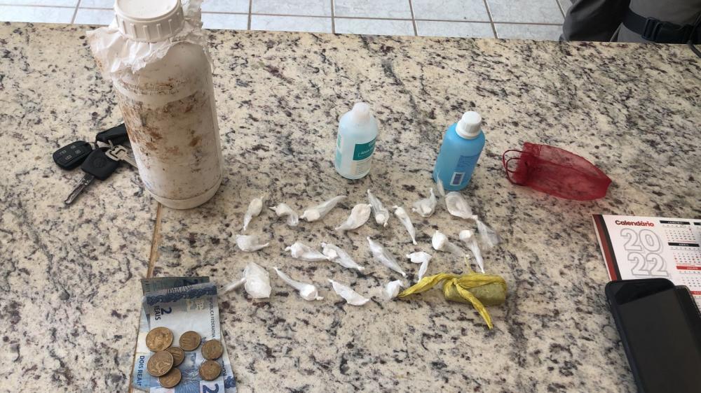 O menor infrator foi apreendido e conduzido à delegacia da Polícia Civil para serem tomadas as medidas legais que necessita o caso (Foto: Divulgação PMPB)