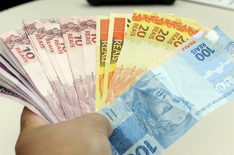 O reajuste é de 10,18% em relação ao salário mínimo anterior, de R$ 1,1 mil - Waldemir Barreto/Agência Senado