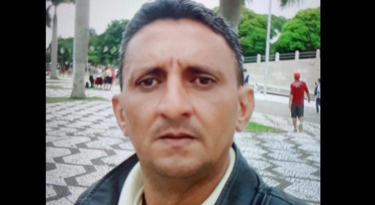 O acusado foi encontrado em um matagal perto de uma Casa de Shows no município de Marizópolis. (Foto: Reprodução).