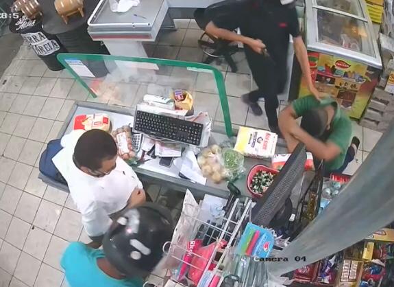 A motocicleta foi levada à delegacia de Polícia Civil e após serem realizados os procedimentos necessários, foi devolvida ao proprietário legítimo (Foto: Reprodução)