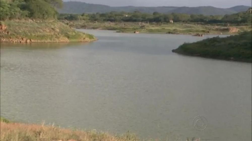 Após chuvas, açude de São José de Piranhas sangra e enche manancial de Engenheiro Ávidos
