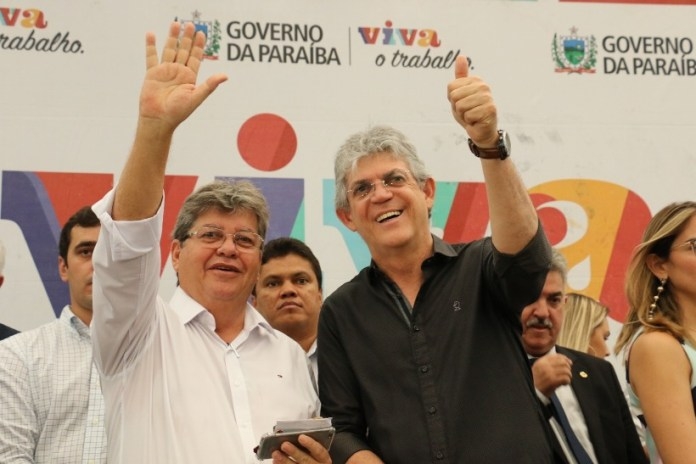 Ricardo Coutinho (PT) respondeu tweet de João Azevêdo (Cidadania) sobre o plano de cargo, carreira e remuneração dos professores (Foto: Divulgação)