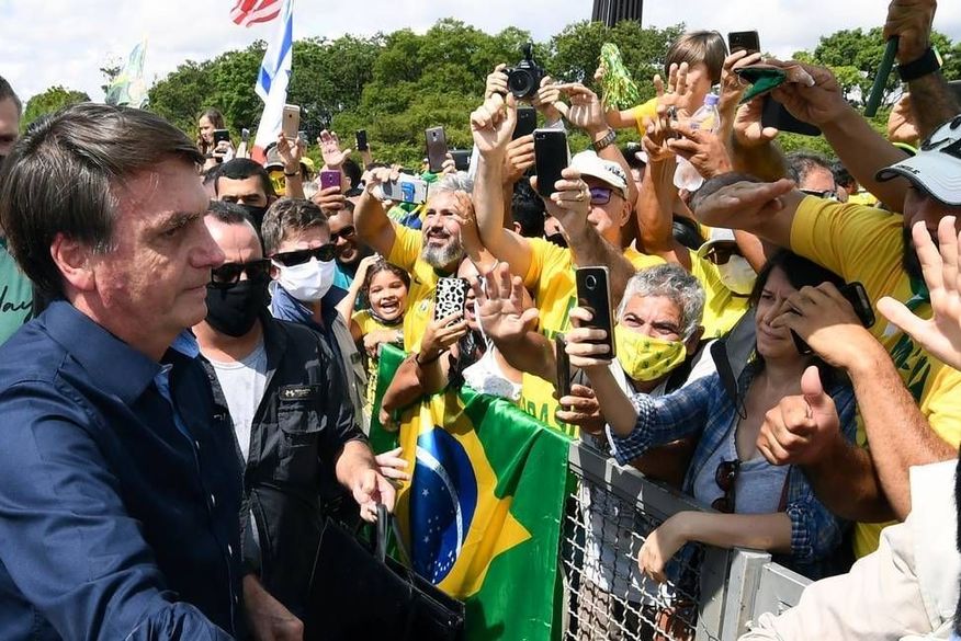 Questionado se pretendia trocar o ministro da Educação, Abraham Weintraub, Bolsonaro preferiu não comentar. (Foto: Reprodução).
