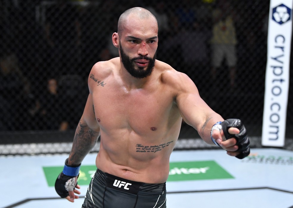 Brasileiros se enfrentarão no UFC, no dia 12 de março, em um duelo entre dois grandes nocauteadores do peso-médio (Foto: Reprodução)
