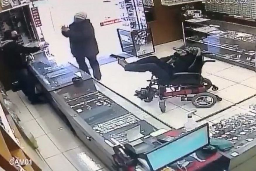 Cadeirante tenta assaltar loja em Canela (Foto: Reprodução).