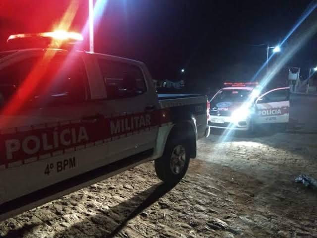 Posteriormente os menores infratores foram encaminhados à delegacia de Polícia Civil com o material recuperado e a moto apreendida (Foto: Reprodução)